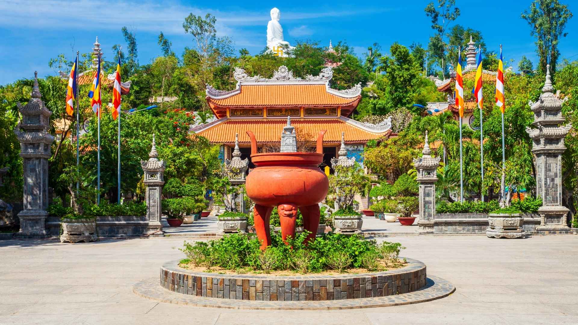 long son pagoda in nha trang