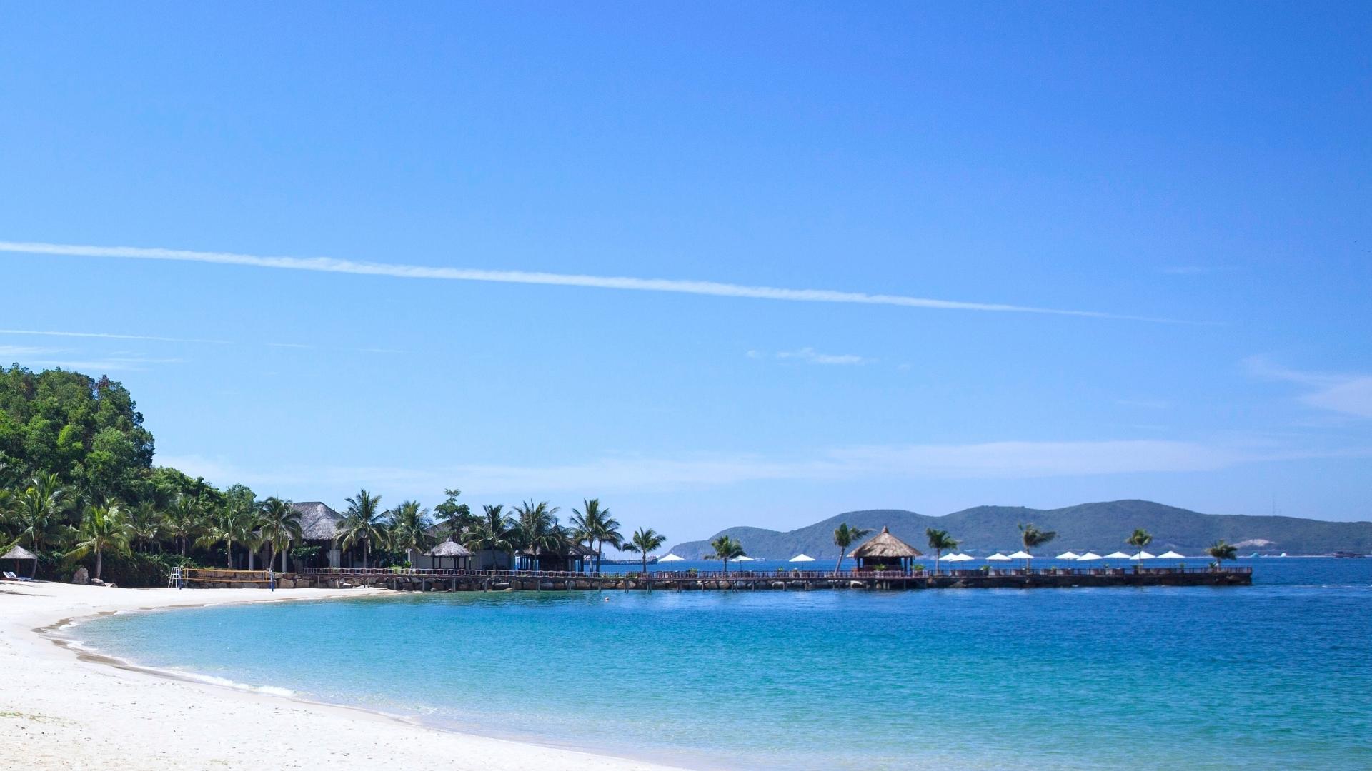 Bai Tru Beach, Hon Tre Island in nha trang