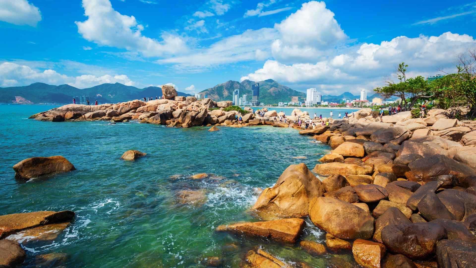 hon chong beach in nha trang
