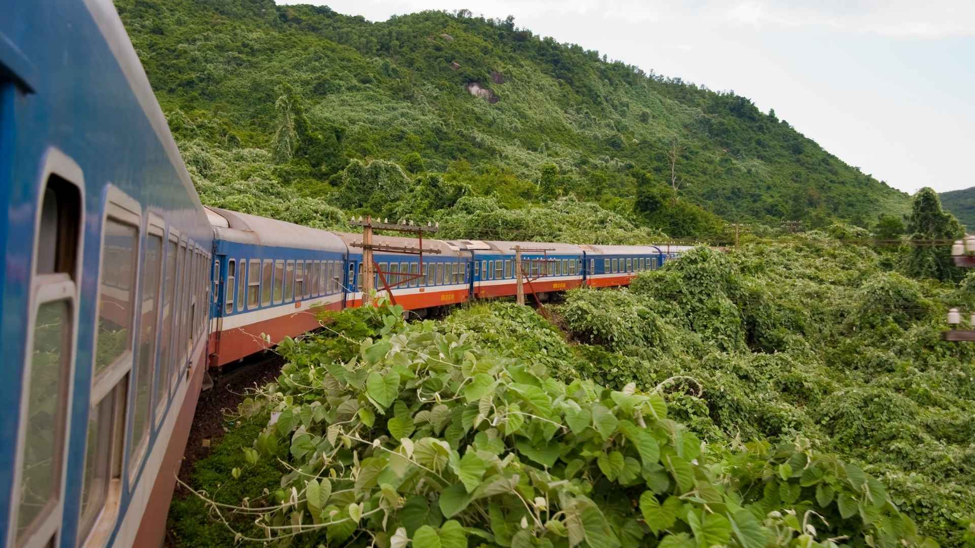how to get to nha trang by train
