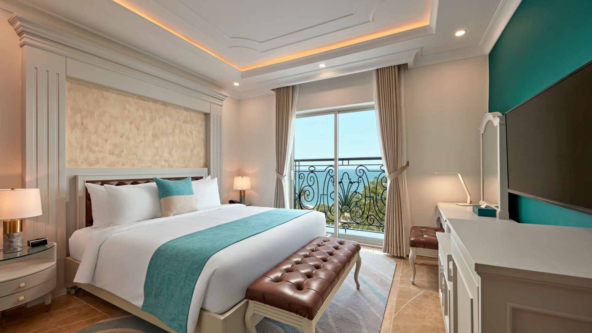 1 double bed in Privilege Luxe Sea View in Mercure Nha Trang Beach