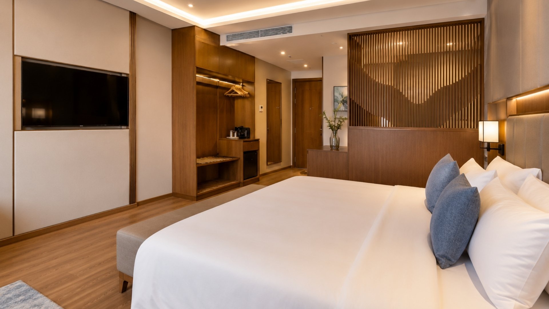 DTX Hotel Nha Trang – Modern Rooms and a Rooftop Pool