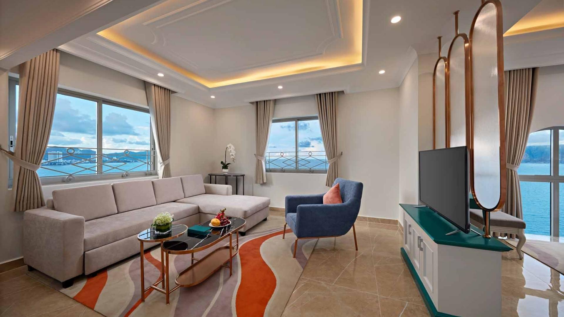 Phòng Suite Hướng Biển tại Mercure Nha Trang Beach